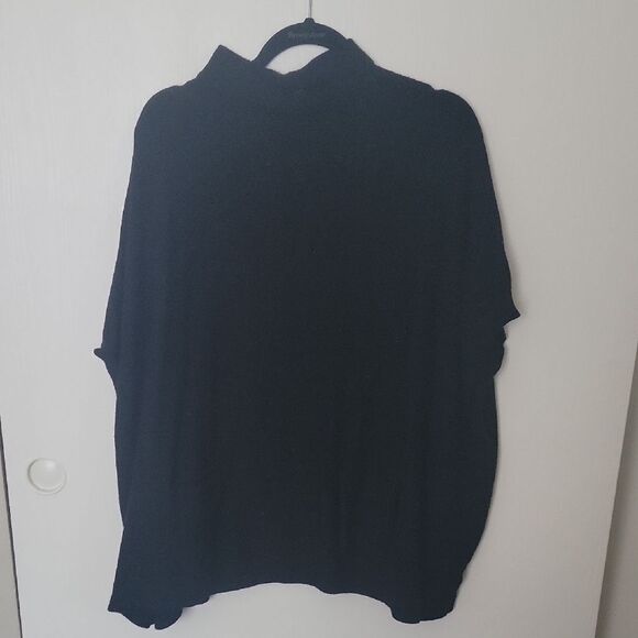 Alya Sweater Poncho W/ Front Pockets - Picture 1 of 4